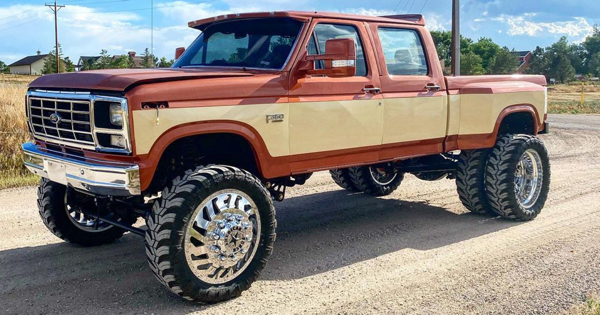 8x6.5 To 10x285 Ford Hub Centric Wheel Adapters Allow 1981-1998 Ford F-250 F-350 Trucks With 8x6.5 Bolt Pattern To Use 10x285 Semi Truck Wheels | 124mm Bore To 220mm Centering Lip | 9/16"-18 or 1/2"-20 Open End Lug Nuts Included.